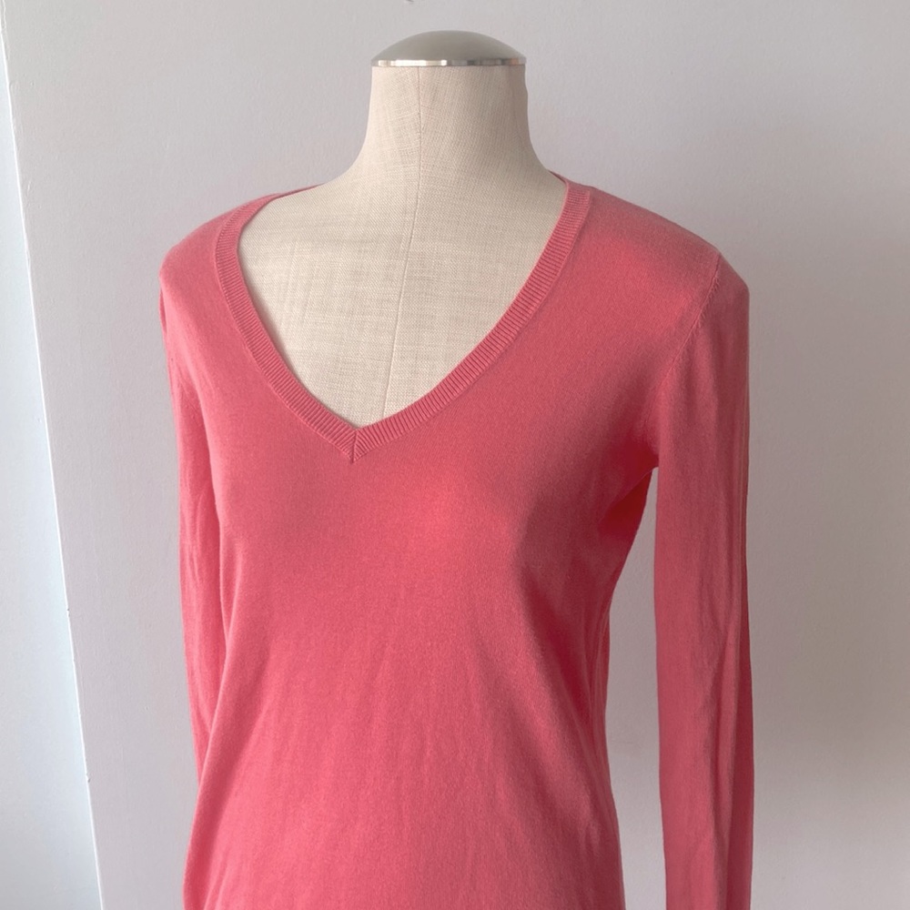 Pink v neck Halogen sweater size small